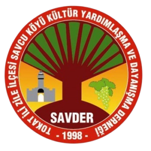 SAVDER logosu — Savcu Köyü Kültür Yardımlaşma ve Dayanışma Derneği amblemi; ağaç, tarihi kule ve üzüm salkımı motifi